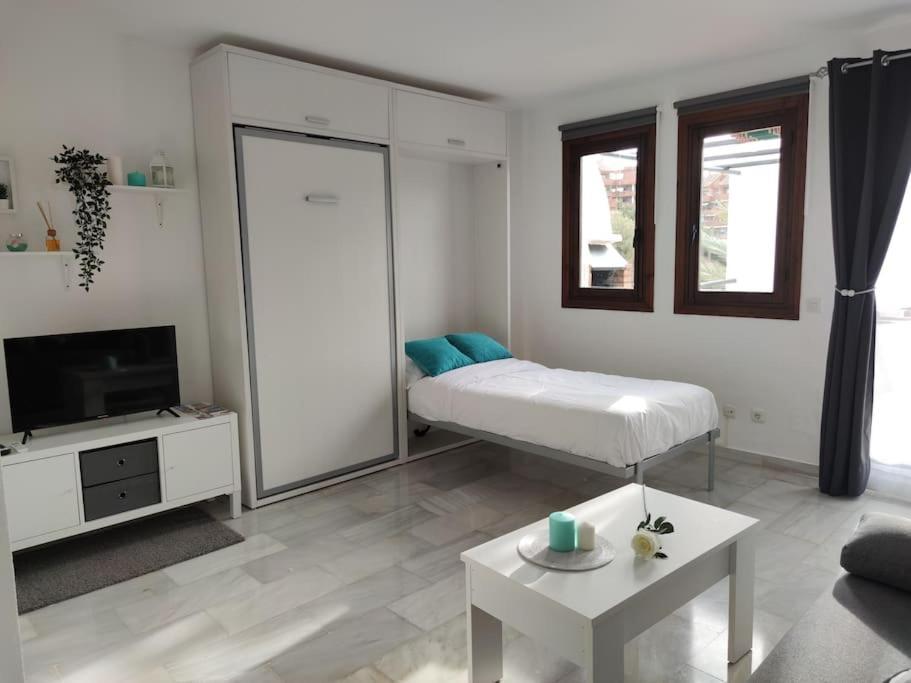 Apartamento-estudio Benalsun Pueblo Evita Benalmádena Esterno foto