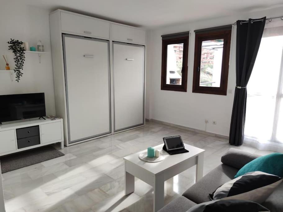 Apartamento-estudio Benalsun Pueblo Evita Benalmádena Esterno foto